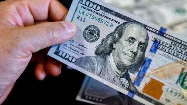 سعر الدولار يتراجع بشكل ملحوظ أمام الجنيه المصري في البنك المركزي وسط توقعات اقتصادية إيجابية