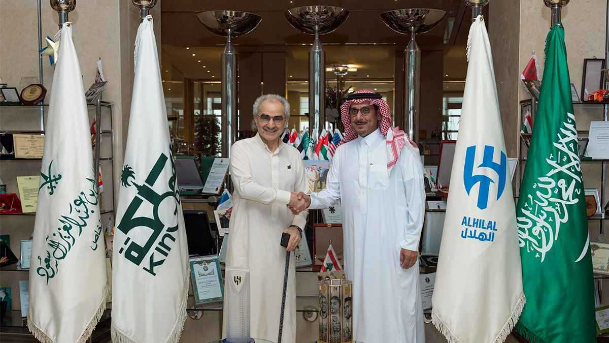 هدية غير متوقعة من رئيس الهلال نواف بن سعد للوليد بن طلال تثير دهشة جماهير الزعيم المحبة