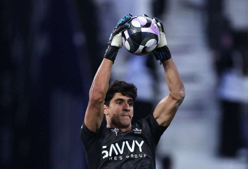 الحارس المغربي بونو يعبّر عن سعادته الكبيرة بعد تجديد عقده مع الهلال السعودي للموسم المقبل