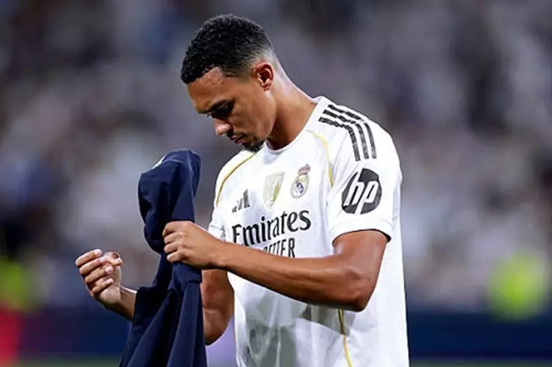 أرنولد يستعد بكل حماس للانضمام إلى صفوف ريال مدريد في الكلاسيكو المرتقب والمثير ضد برشلونة