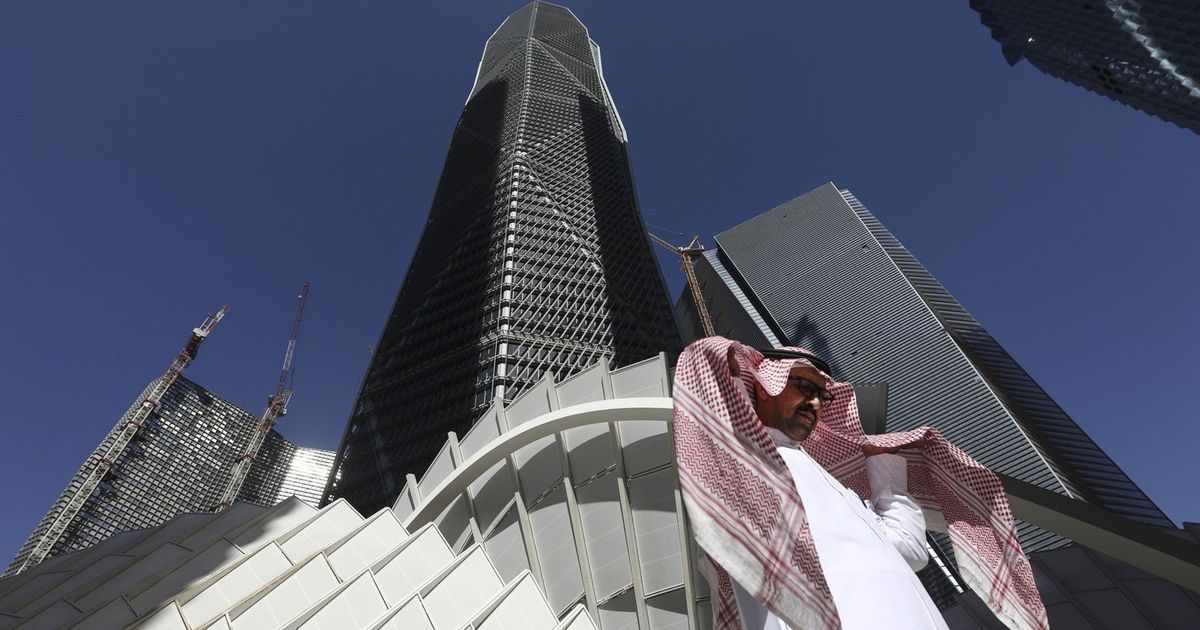 بنك الرياض يحقق نمواً طفيفاً في الأرباح خلال الربع الثالث حيث بلغت الزيادة 1.3 بالمئة وسط نجاحات متتالية