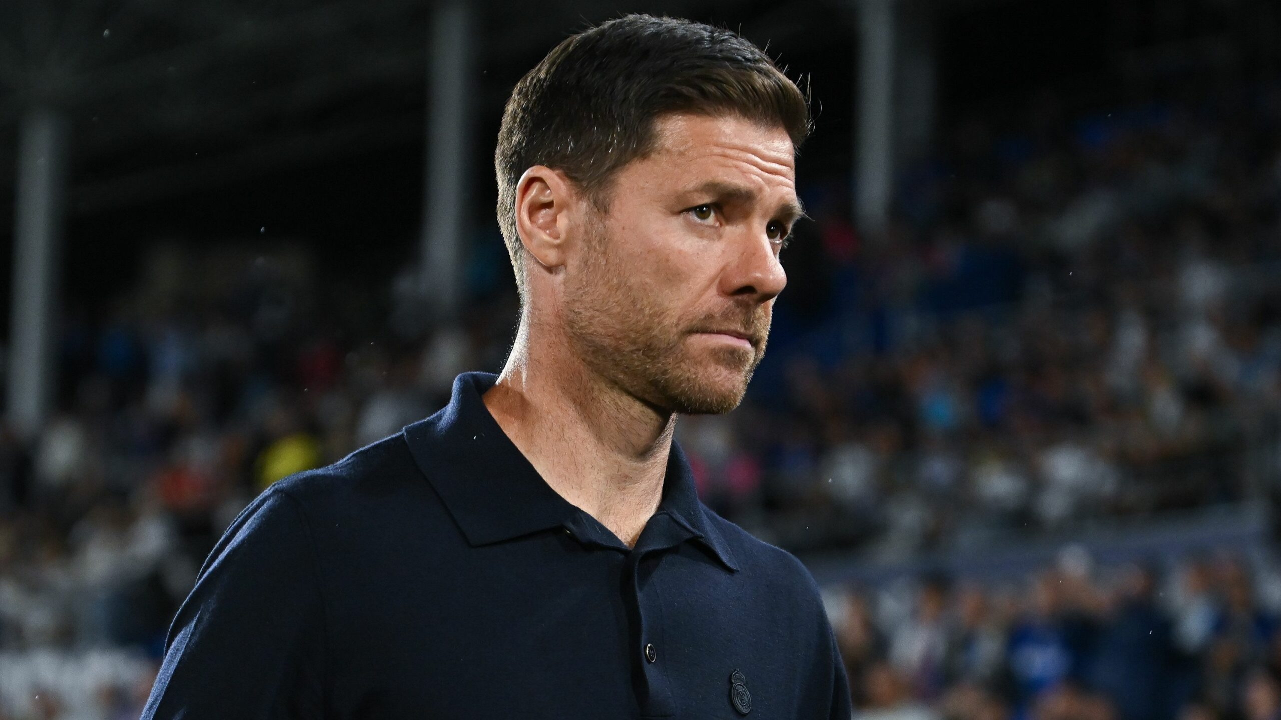 تصرف نجم ريال مدريد غير المتوقع يسبب حالة من الغضب لدى المدرب الألماني ألونسو ويثير الجدل