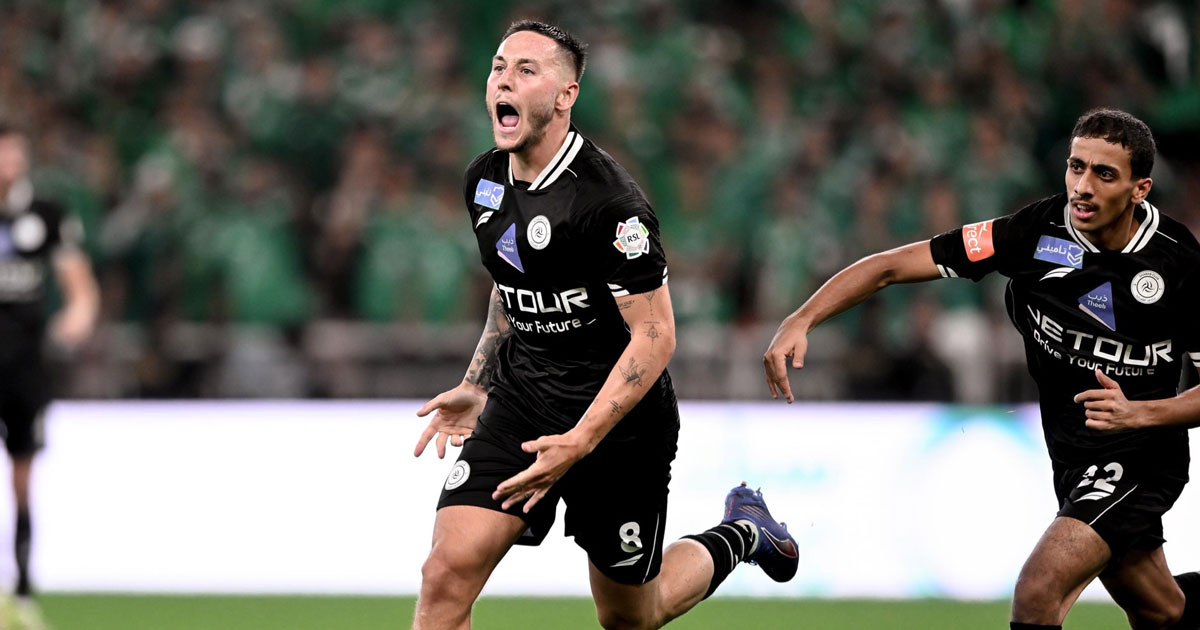 الأهلي يدفع ثمن إهدار الفرص والشباب يتألق بتأمين الفوز الدرامي رغم النقص العددي في مباراة مثيرة