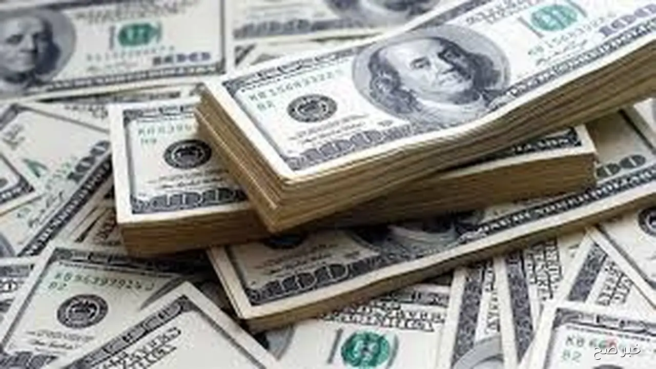 سعر 100 دولار بالدينار العراقي اليوم استقرار نسبي في بغداد وتراجع طفيف في أربيل والسوق السوداء مع تشديد رقابة البنك المركزي