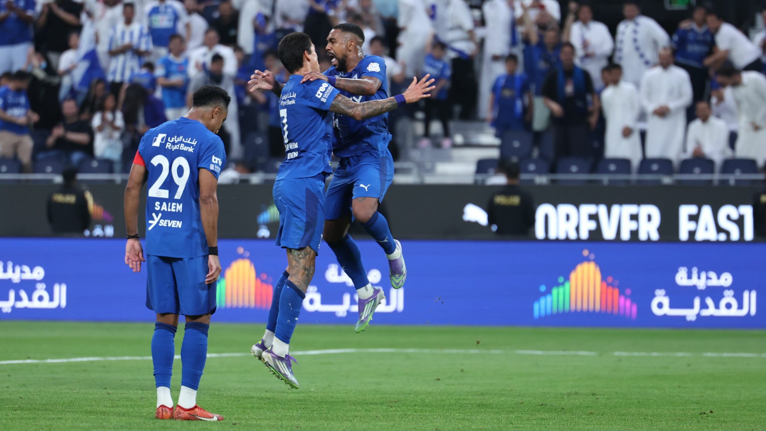 أخبار الهلال اليوم تكشف تفاصيل موقف مالكوم بعد الجدل حول سفرية إسبانيا وعرض ميسي للاتراك وقرار حاسم بشأن صفقة مراد هوساوي