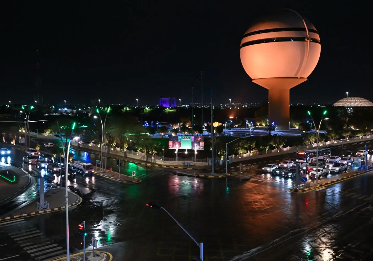 أمطار على القصيم وتبوك وتعليق الدراسة الحضورية غدًا في عدة مناطق حرصًا على السلامة