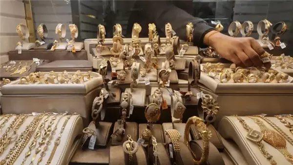 أسعار الذهب المسجلة اليوم الخميس الرابع من ديسمبر لعام 2025 للبيع والشراء في محلات الصاغة وأحدث الاتجاهات المتوقعة بأسواق المعادن الثمينة