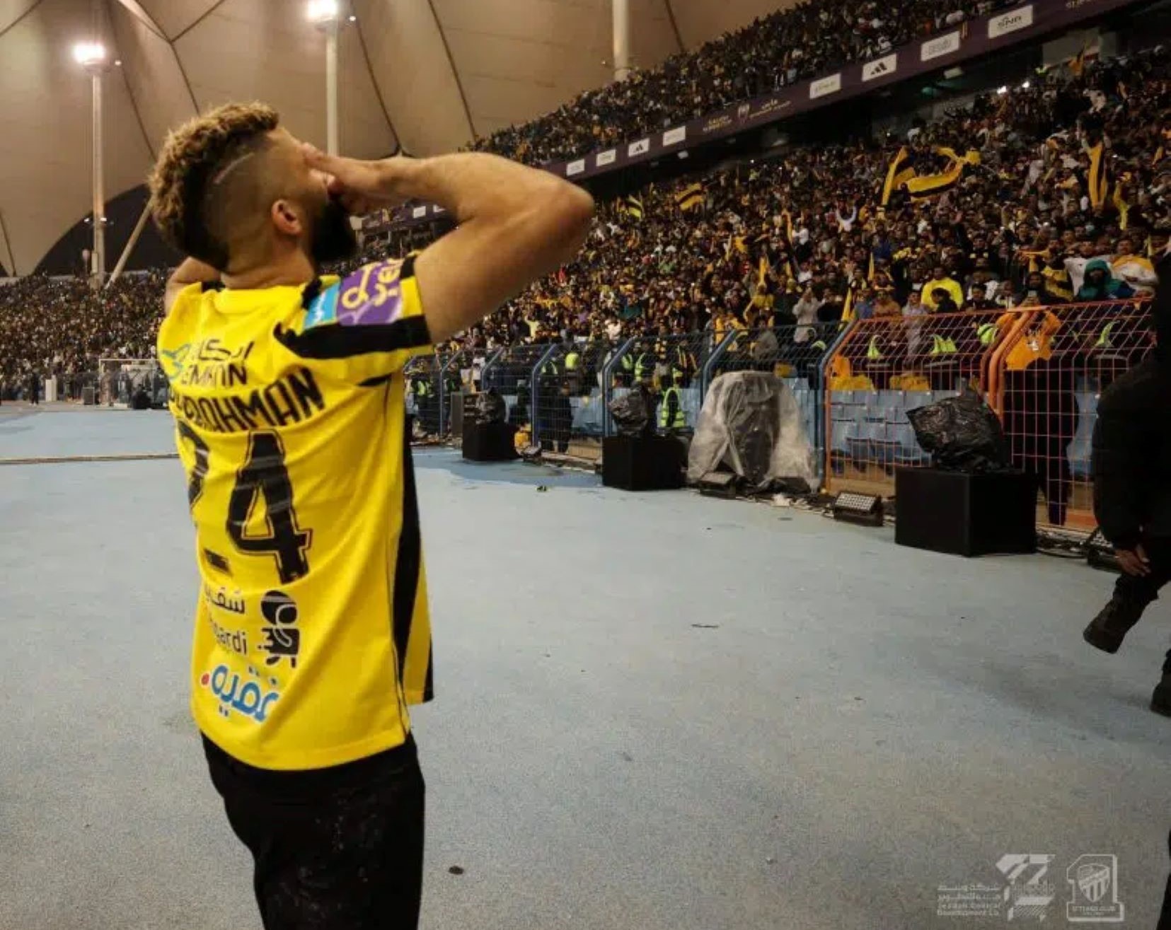 العبود يجدد عقده رسميا مع الاتحاد ويواصل مشواره المميز مع نادي العميد دفاعا عن الألقاب الكبرى