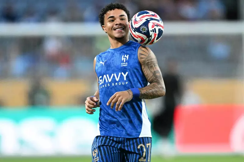 ثنائي هجومي ونجوم بارزون ثلاثي يوشك على مغادرة صفوف الهلال السعودي في خطوة تغيّر ملامح الفريق