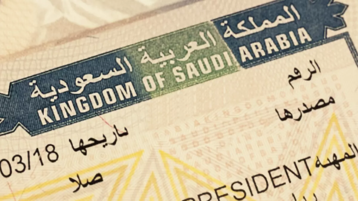 عاجل ثورة غير مسبوقة في شروط استقدام العائلات للسعودية لعام 1447هـ عشرة آلاف ريال فقط تكفي لجمع شملك خلال أيام