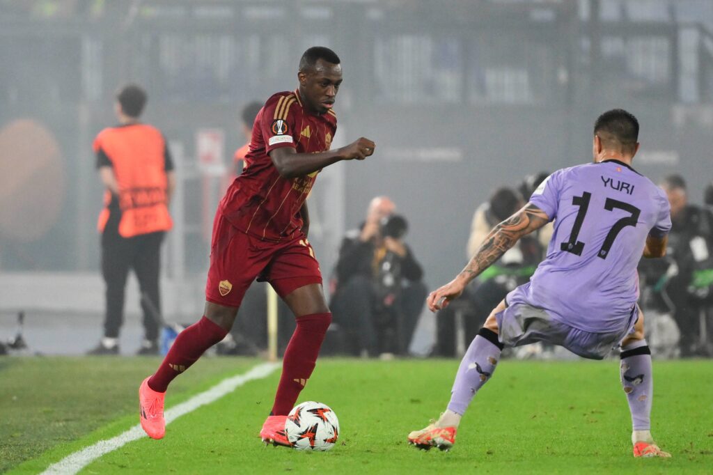 هل يخطط سعود عبدالحميد للعودة إلى الهلال قريبًا تفاصيل مثيرة تكشفها مصادر خاصة تعزز فرص الصفقة