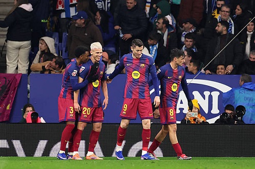 برشلونة يجري مفاوضات لضم صفقتين جديدتين في سوق الانتقالات بعد رحيل حمزة عبد الكريم