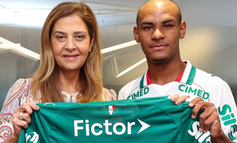 برشلونة يسعى للتعاقد مع موهبة برازيلية واختبار شرط جزائي ضخم في صفقة مثيرة