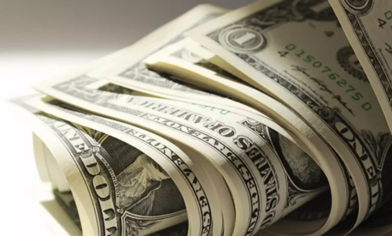 تحرك الدولار أمام الجنيه المصري صوب مستويات جديدة تزيد على 48 جنيها