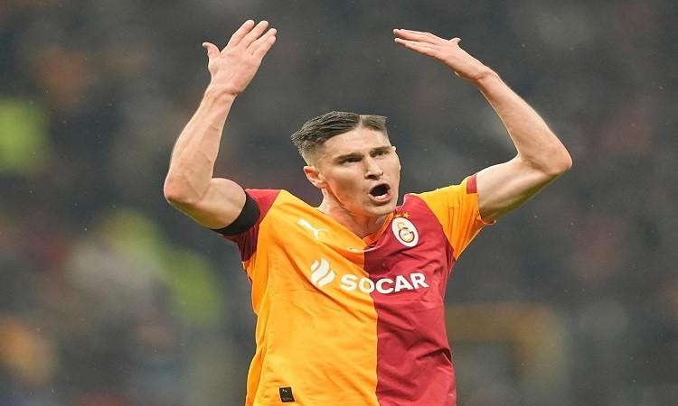 جالطة سراي يحقق تعادلاً مثيرًا ضد أتلتيكو مدريد في مباراة حاسمة بدوري أبطال أوروبا