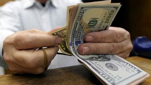 سعر الدولار اليوم في البنوك وشركات الصرافة المصرية يتغير باستمرار ويؤثر على السوق الاقتصادية والمعيشية
