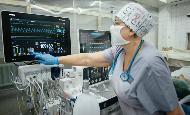 عاجل السعودية تقدم المساعدات الإنسانية للشعب الأوكراني من خلال تزويده بالمعدات الطبية المنقذة للحياة لتعزيز قدرات المرافق الصحية