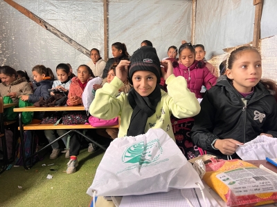 عاجل السعودية توزيع ملابس شتوية على طلاب المدارس في خان يونس بهدف التخفيف من آثار البرد وتحسين العملية التعليمية