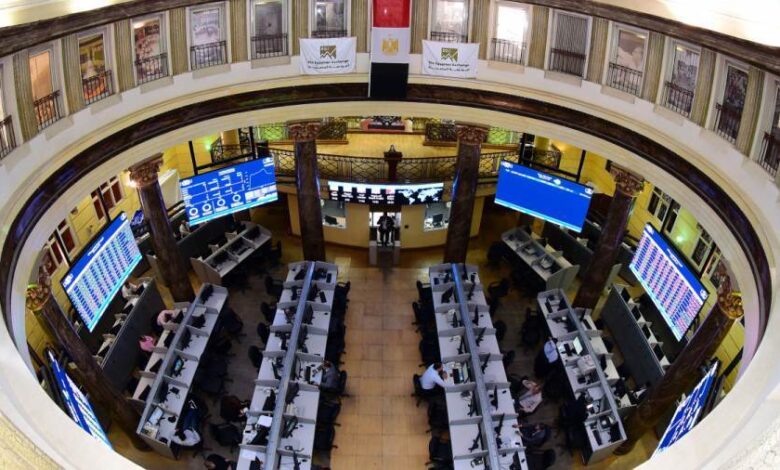 قطاع البنوك يسيطر على ما يقرب من عشرين بالمئة من سيولة البورصة المصرية وتداولات تتجاوز 835 مليون جنيه