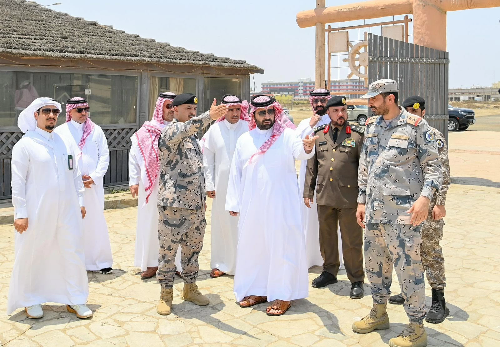أمير منطقة جازان يزور مرسى الحافة للاطلاع على أحوال الصيادين