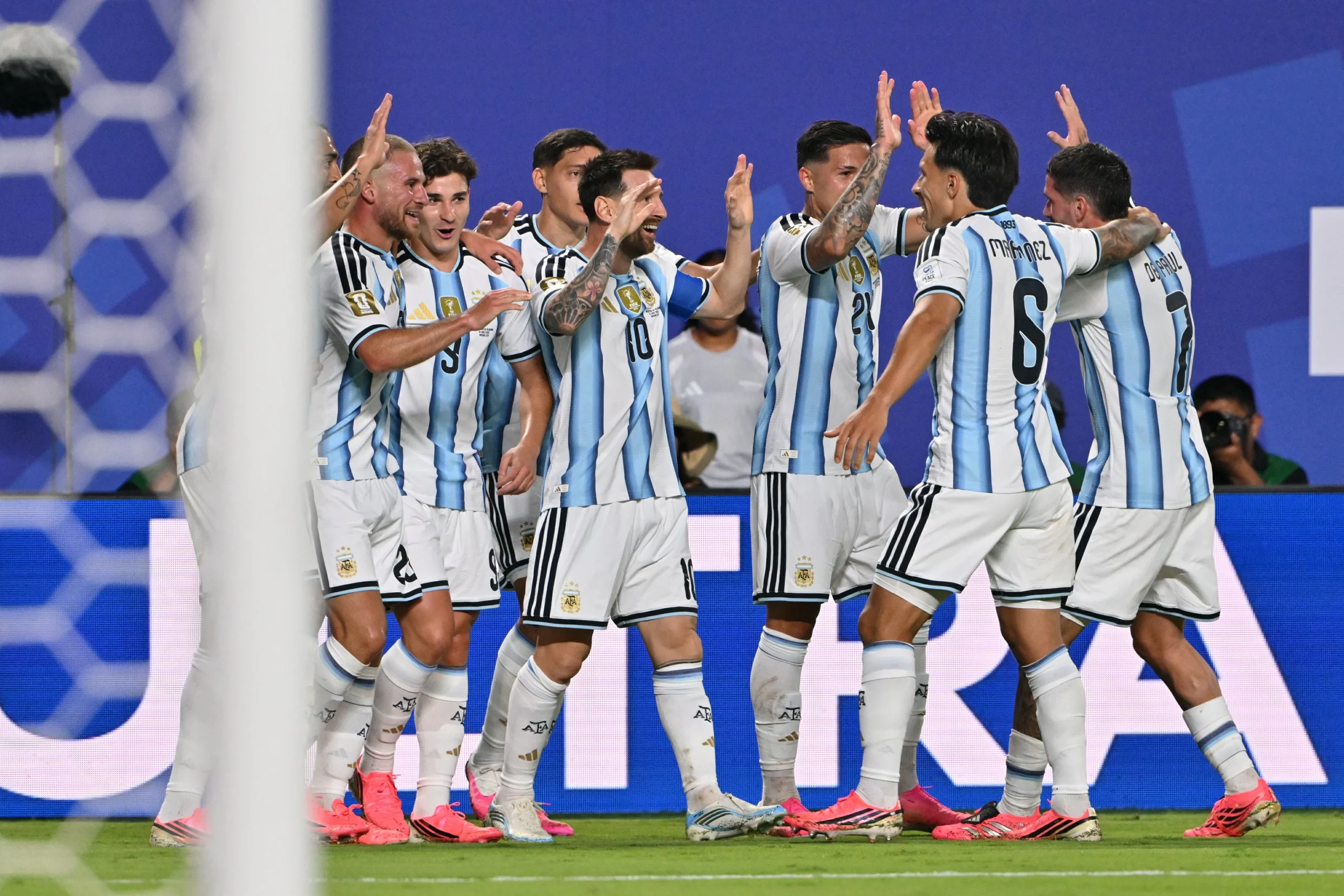 السعودية تحقق إنجازا تاريخيا بهزيمتها للأرجنتين في كأس العالم