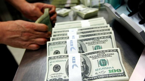تطور جديد في أسعار الدولار بمصر يقترب من كسر حاجز مهم