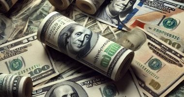 سعر الدولار يتراجع في نهاية اليوم في جميع البنوك