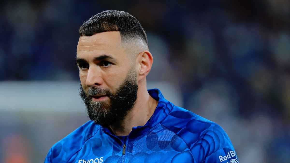 كريم بنزيما يفاجئ نجم النصر السعودي في لقاء استثنائي (صور)