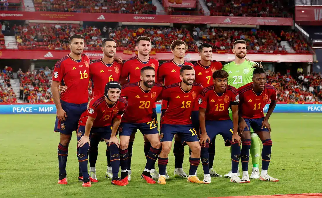 مدرب منتخب إسبانيا يعلن عن التشكيلة الأساسية لمواجهة السعودية