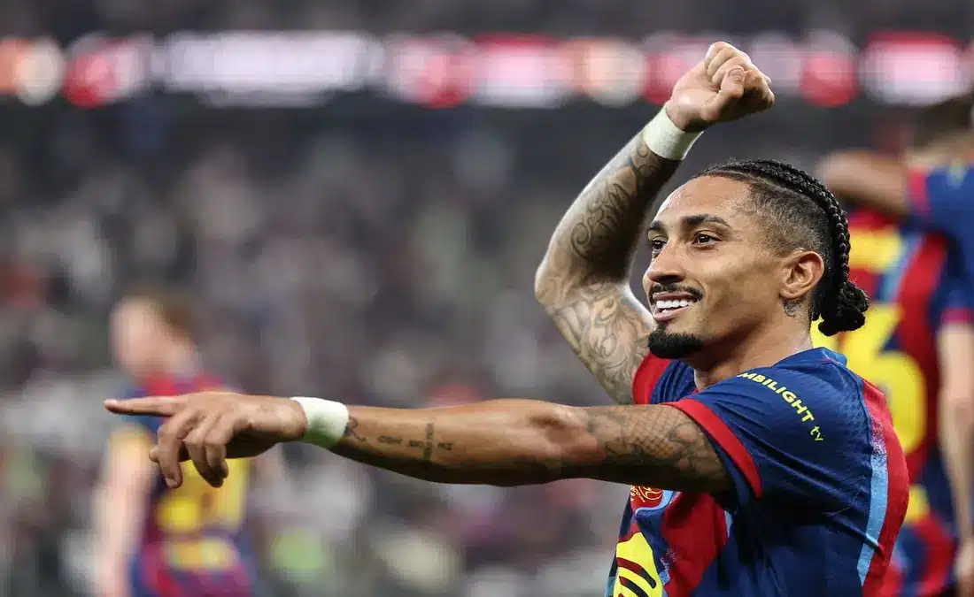 نصر يؤكد عرضًا ضخماً لضم رافينيا.. ورد فعل اللاعب يثير الجدل