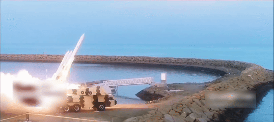 إيران تهاجم قواعد أمريكية في الكويت والبحرين