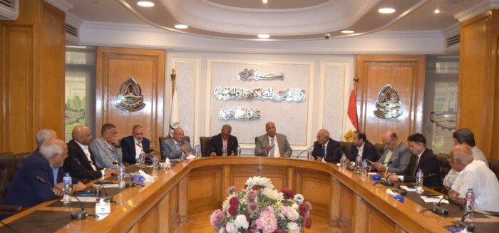 اجتماع طارئ لاعتماد إقامة معرض أهلًا مدارس الرئيسي في القاهرة