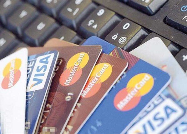 البنوك تستكمل فتح الحسابات وإصدار البطاقات المصرفية مجانًا بدون رسوم