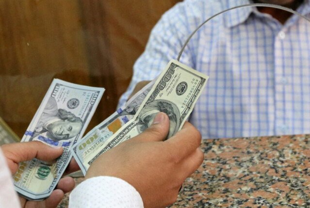 الدولار يواصل تراجعه أمام الجنيه خلال تعاملات الأربعاء