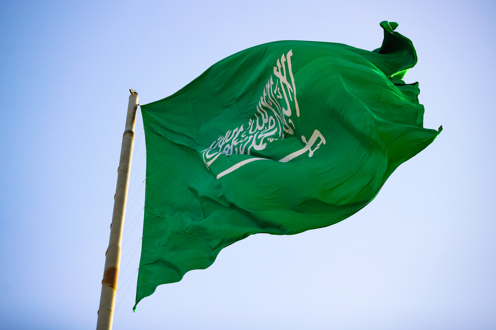 السعودية تتخذ خطوة دفاعية كبرى في البحر الأحمر والخليج وتعلن حسم القيادة وتدعو لدعم دولي عاجل