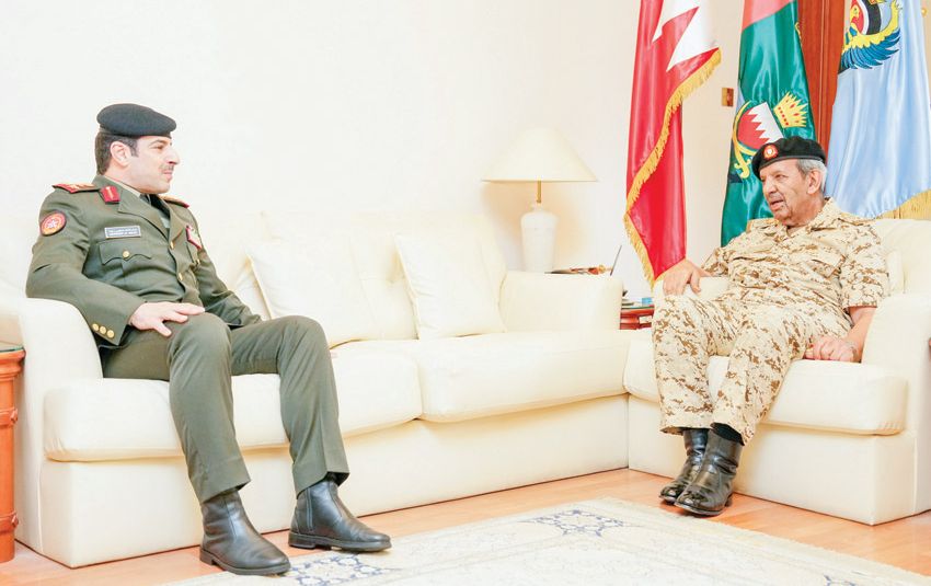 القائد العام يلتقي بالملحق العسكري لدولة الكويت في إطار تعزيز التعاون العسكري والتفاهم المشترك