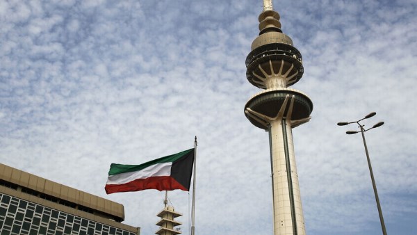 الكويت تصدر قرارا بشأن تنظيم ضوابط تعيين ضباط صف غير المواطنين في قوة الإطفاء العام