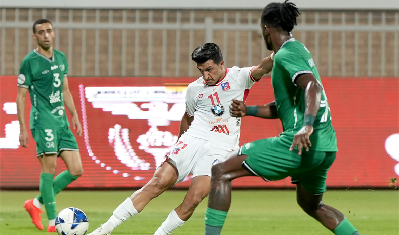 الكويت والعربي يتعادلان 3-3 في افتتاح دوري زين الممتاز