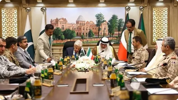 الكويت وباكستان يتجهان نحو توقيع توافقية لتعزيز التعاون في مجالي الدفاع والعلاقات العسكرية