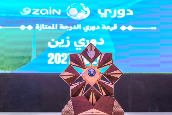 الكويت يواجه العربي في حملة الدفاع عن لقبه في دوري زين الممتاز