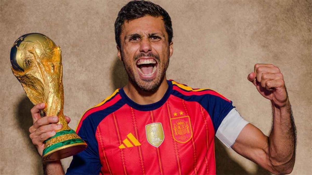 برشلونة يُعلن موقفه النهائي من التعاقد مع رودري ويُثير اهتمام الجماهير