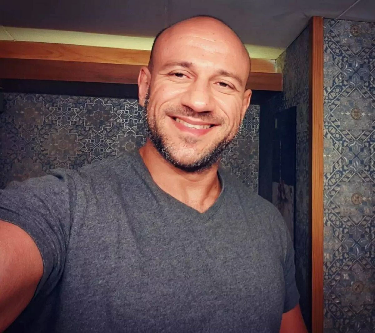 بعد غياب 13 عامًا.. أحمد مكي يعود للسينما بفيلمين جديدين يثيران الجدل والإثارة