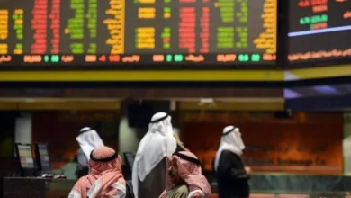 تباين الأسهم الخليجية مع ترقب اتفاق تاريخي حول مضيق هرمز