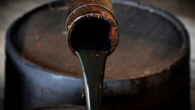 تراجع حاد في سوق الطاقة وخسائر أسبوعية تتجاوز 7.5 بالمئة لخام برنت