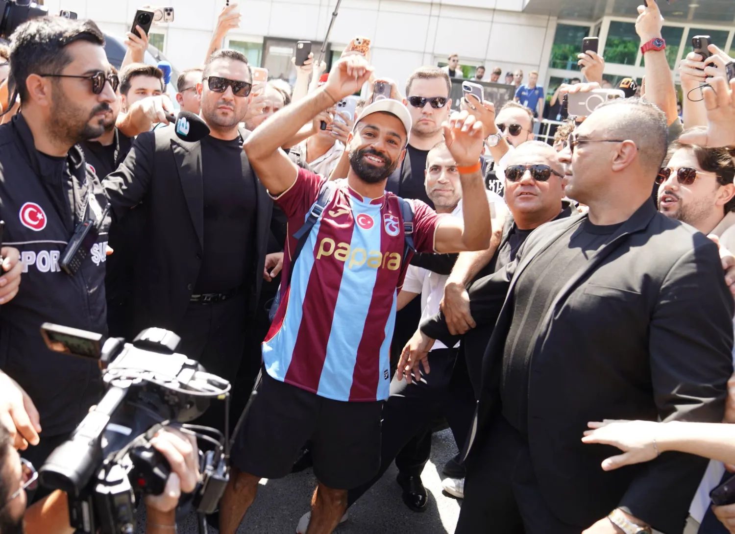 تفاصيل عقد محمد صلاح تكشف عن قيمة تصل إلى 17 مليون يورو في الموسم