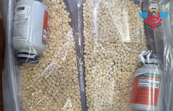 جمارك مطار الكويت تضبط أكثر من 4000 حبة كبتاجون مخدرة مع مسافر قادم من سوريا