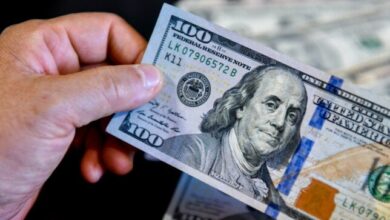 سعر الدولار اليوم الخميس يهبط طفيفًا أمام الجنيه ويصل إلى أعلى سعر عند 50.50 جنيه