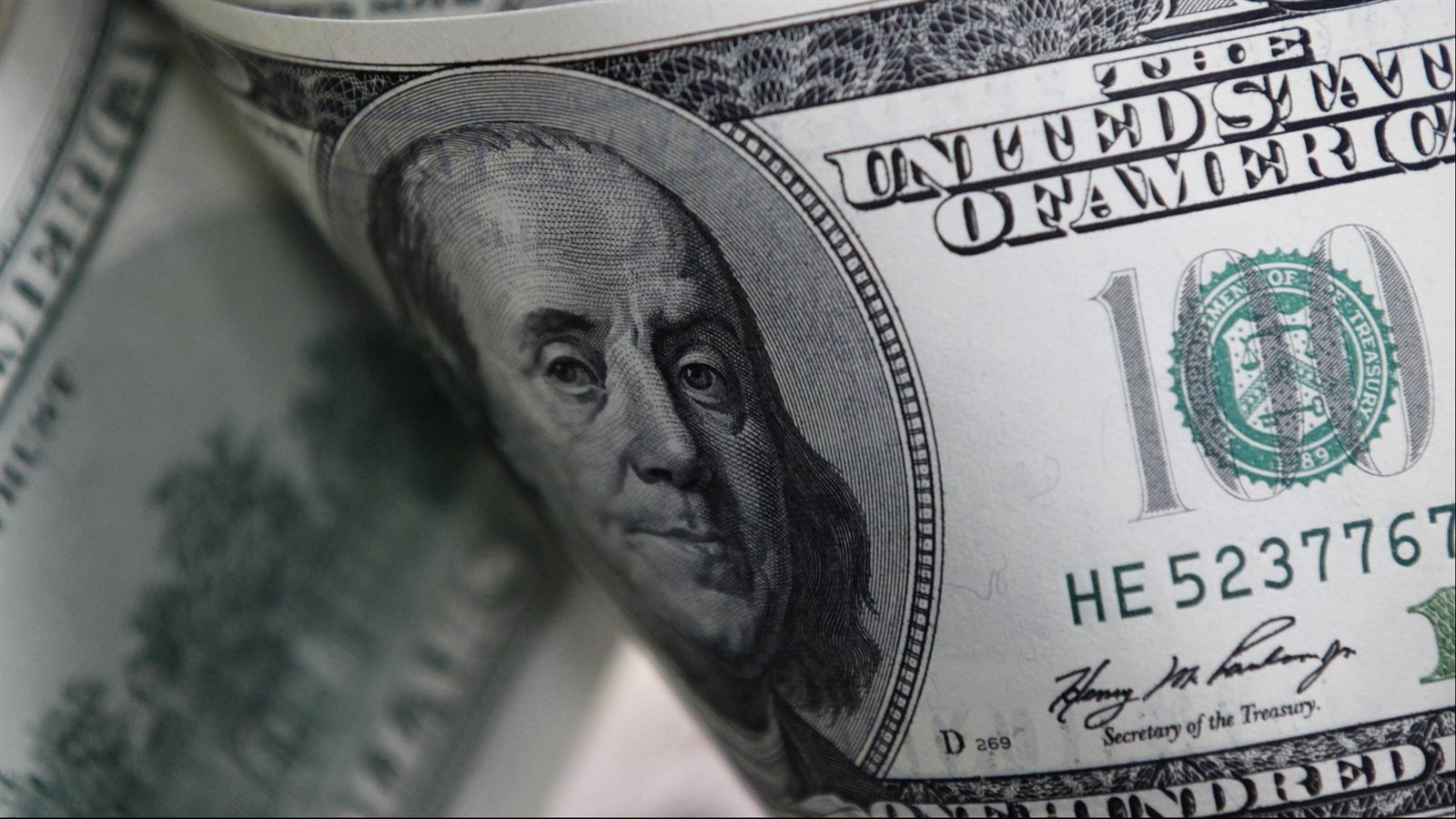 سعر الدولار في البنوك اليوم يحدد اتجاهات السوق