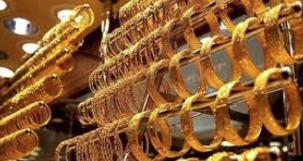 سعر الذهب في مصر يتراجع 3.71 في المئة وعيار 21 يخسر 245 جنيهًا مع هبوط الأونصة عالميًا