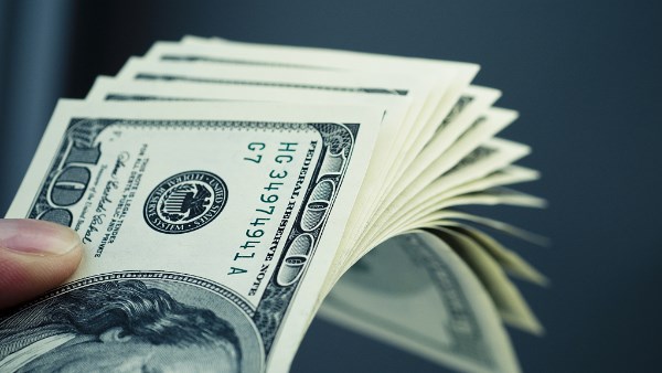 سعر صرف الدولار في البنوك يسجل أعلى مستوى له اليوم الخميس